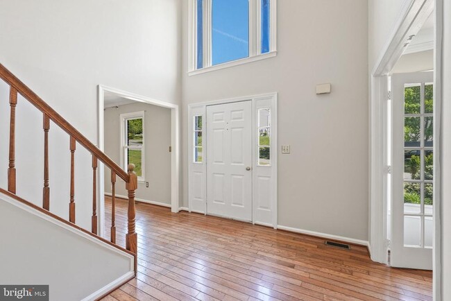 Building Photo - 10 Apple Blossom Ct