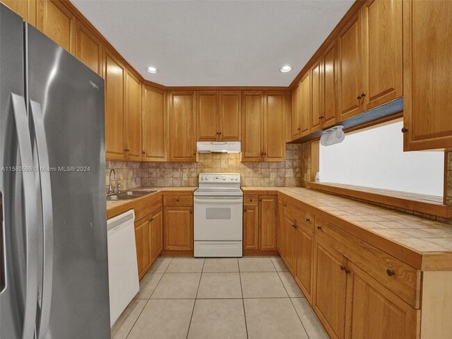 Building Photo - 1631 NE 51st St