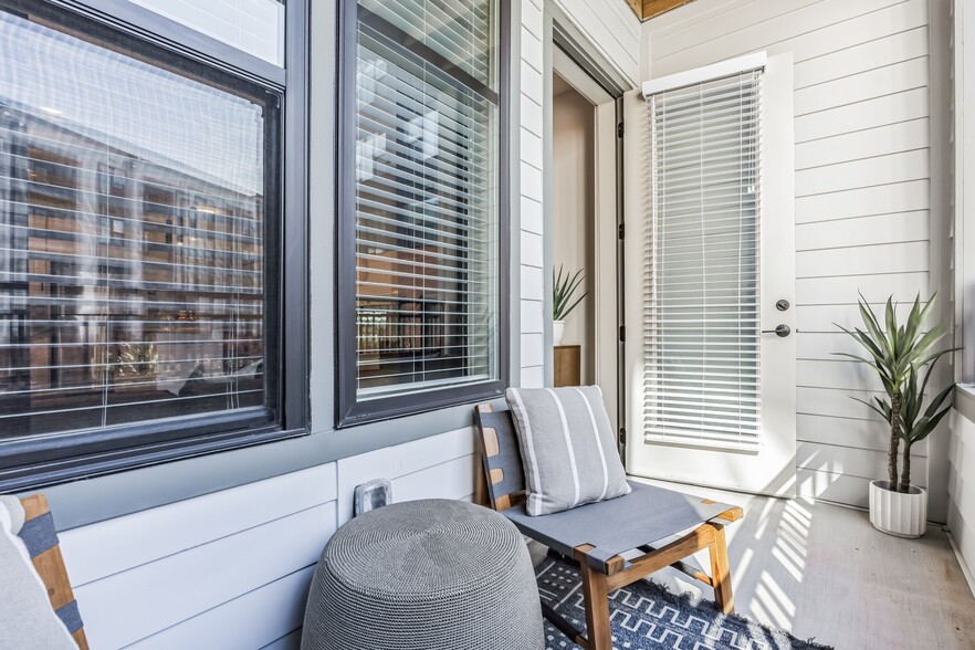 Building Photo - Metropolitan at the Riverwalk