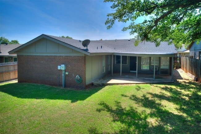 Building Photo - Updated 3 Bed 2 Bath In OKC