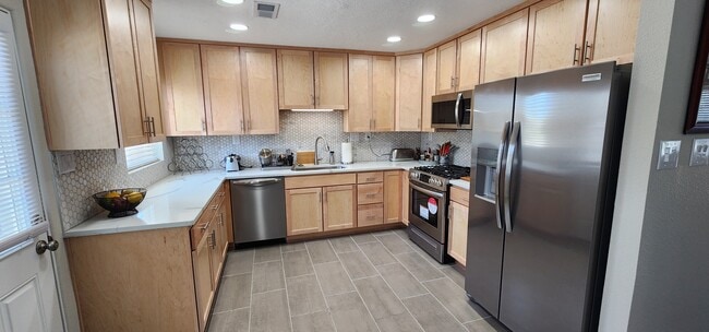 Building Photo - 7714 Pennsylvania Pl NE