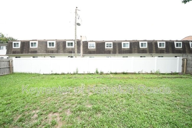 Building Photo - 192 S Hall Way