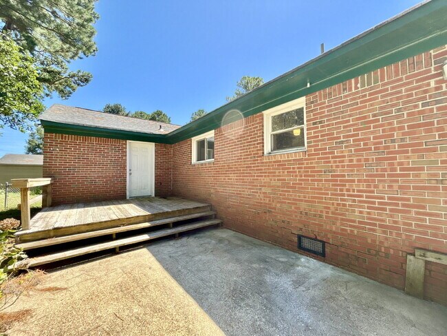 Building Photo - Gorgeous Updated Home in Virginia Beach!