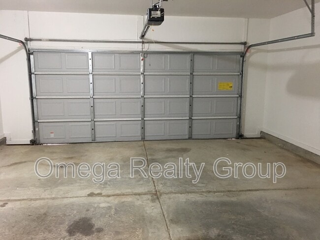 Building Photo - 4474 Fairmont Dr