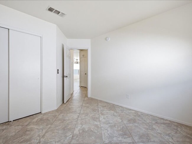 Building Photo - 9909 E Rocky Wash Dr