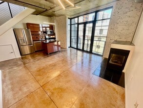 Building Photo - Sleek and Sophisticated: Upscale 1-Bdrm/2b...