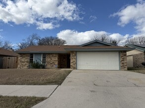 Building Photo - 1409 Opal Rd