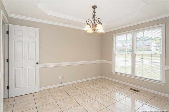 Building Photo - 402 Roundtree Dr