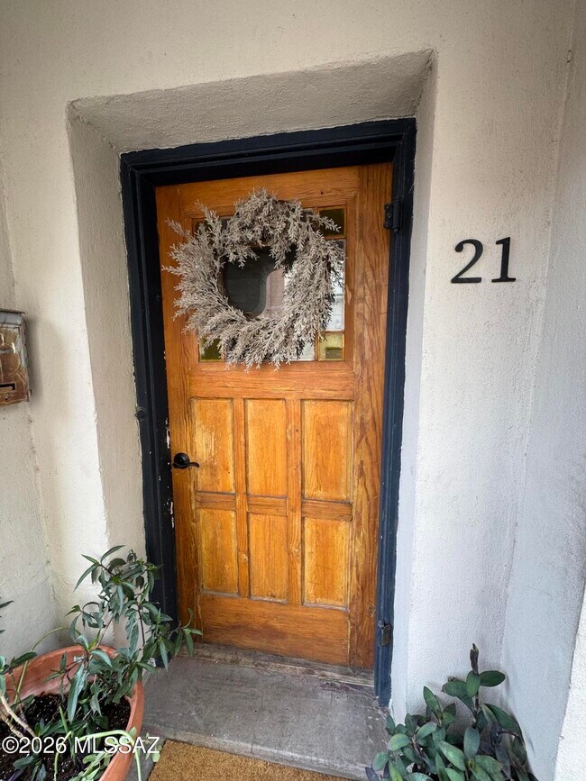 Building Photo - 21 E Corral St