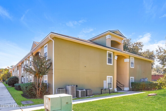 Building Photo - 6860 Skaff Ave