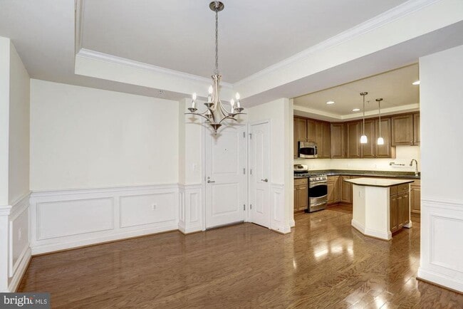 Building Photo - 320 S West St