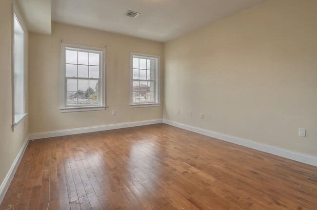 Building Photo - 4401 BERGENLINE Ave