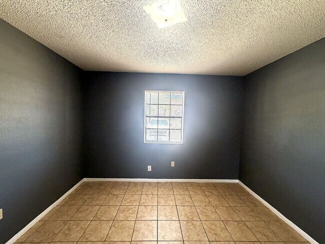 Building Photo - 306 North Dr