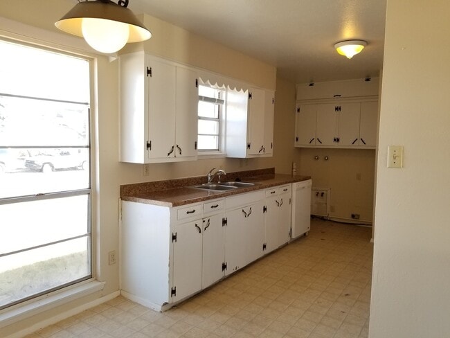 Building Photo - 3108 Duckworth Ave