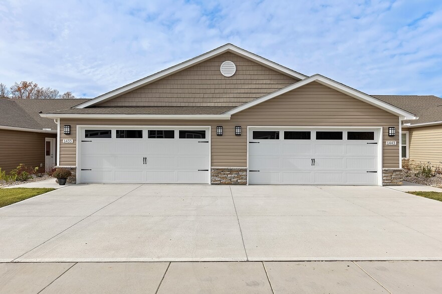 Building Photo - Redwood Fox River Grove
