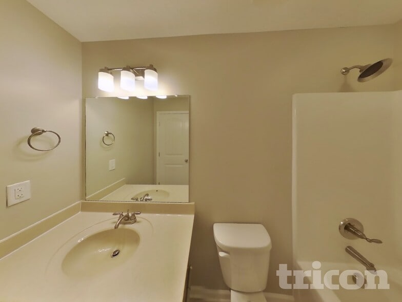 Building Photo - 549 Medallion Cir