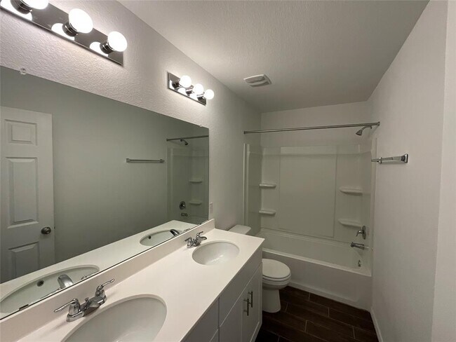 Building Photo - 128 Banyon Dr