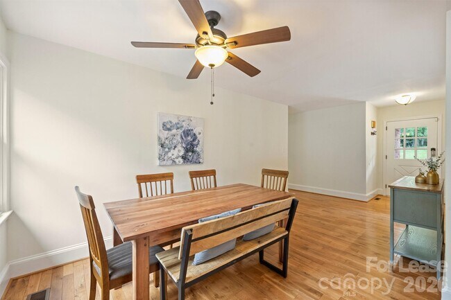 Building Photo - 2027 Wensley Dr