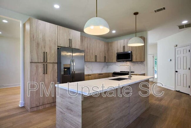 Building Photo - 307 Woodruff Lake Way