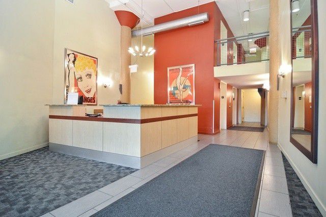 Building Photo - 1224 W Van Buren St