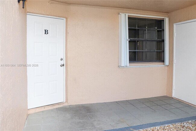 Building Photo - 1080 N Franklin Ave