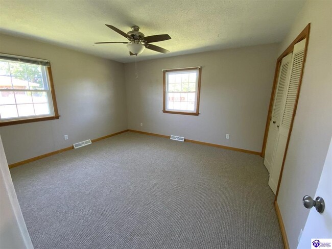 Building Photo - 408 W Crocus Dr