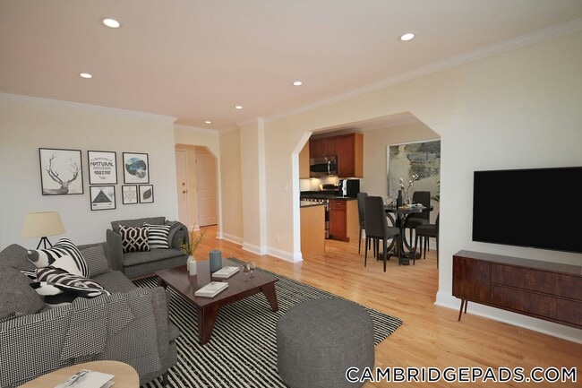 Building Photo - 60 Brattle St