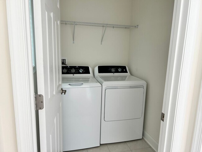 Building Photo - Large Townhome in Governors - East of Rout...