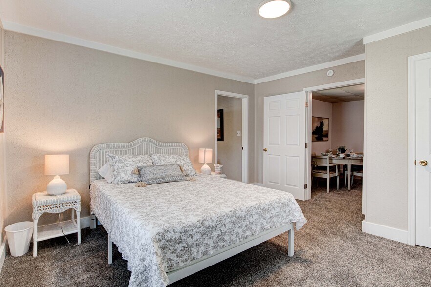 Master Bedroom - 4401 Strawberry Plains Pike