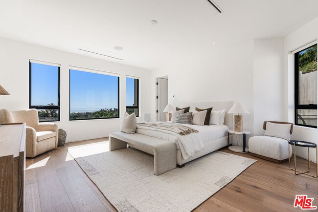 Building Photo - 1205 Las Lomas Pl