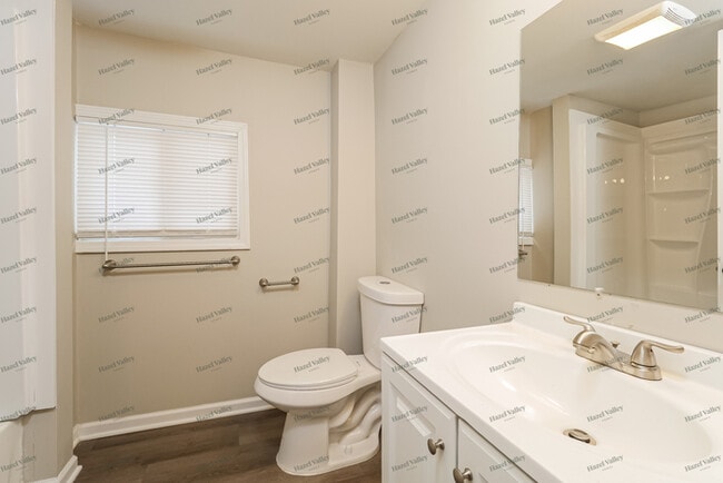 Building Photo - 9142 E Shope Ave