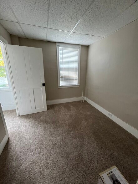 Bedroom - 117 N Broad St