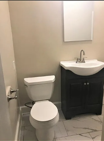 Building Photo - 61 Oak St