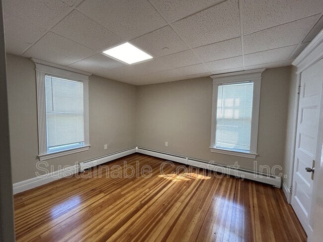 Building Photo - 36 Roxbury St