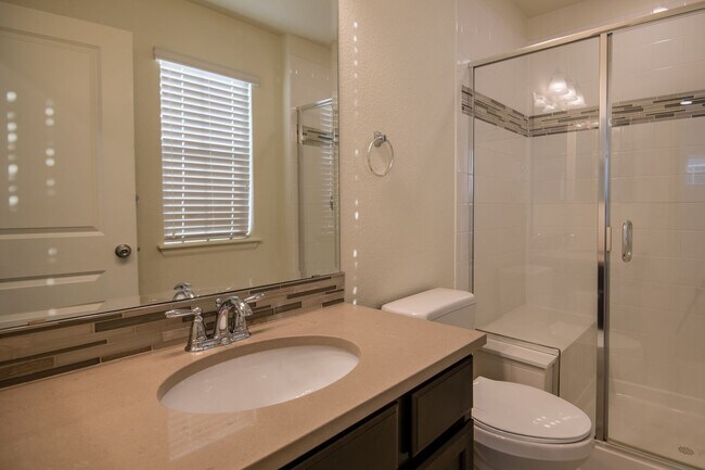 Building Photo - 2 Bedroom 2 1/2 Bath in Mosaic