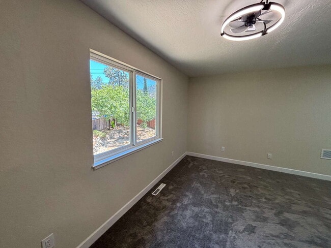Building Photo - "Completely remodeled 4-Bed, 3-Bath Sanctu...