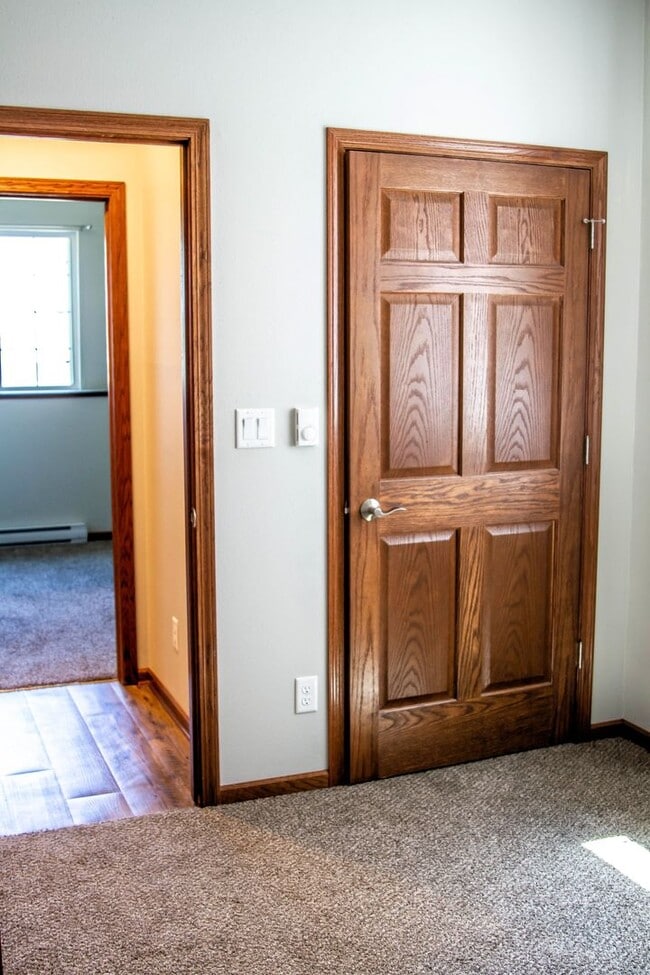 Building Photo - 613 Sheldon St