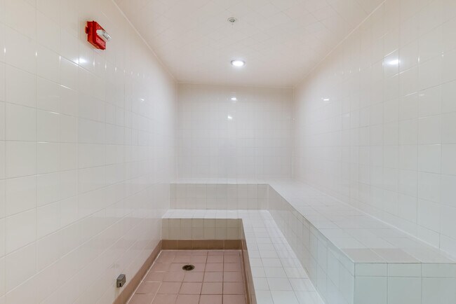 Building Photo - 511 SE 5 Ave