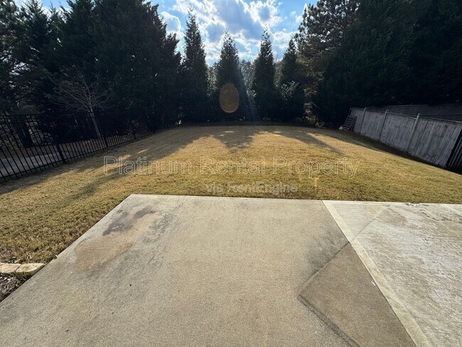 Building Photo - 211 Creek Side Pass