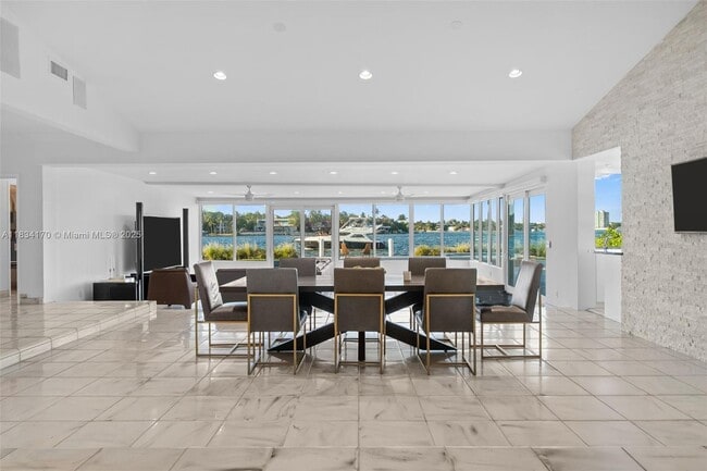 Building Photo - 205 N Hibiscus Dr