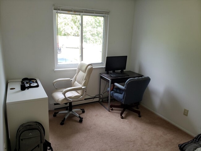 Room - 622 N Hagadorn Rd