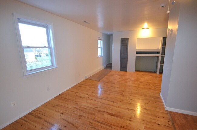 Building Photo - 258 Rakoczy Ave