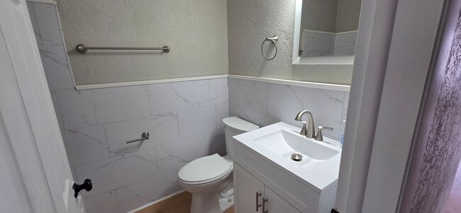 Building Photo - 2 bedroom renovated apartment in Norristown $1,800/mo