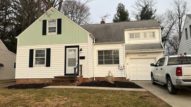 Building Photo - 5 Bedroom 2 Bathroom