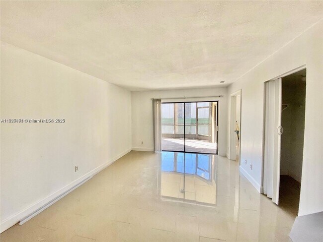 Building Photo - 3199 Foxcroft Rd