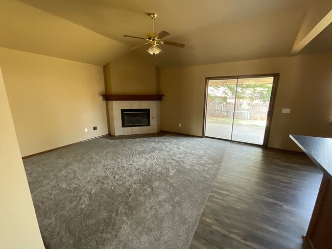 Building Photo - 1709 La Cruz Ave