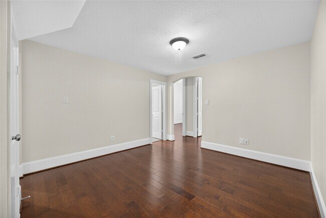 Building Photo - 10510 Trinity Springs Dr
