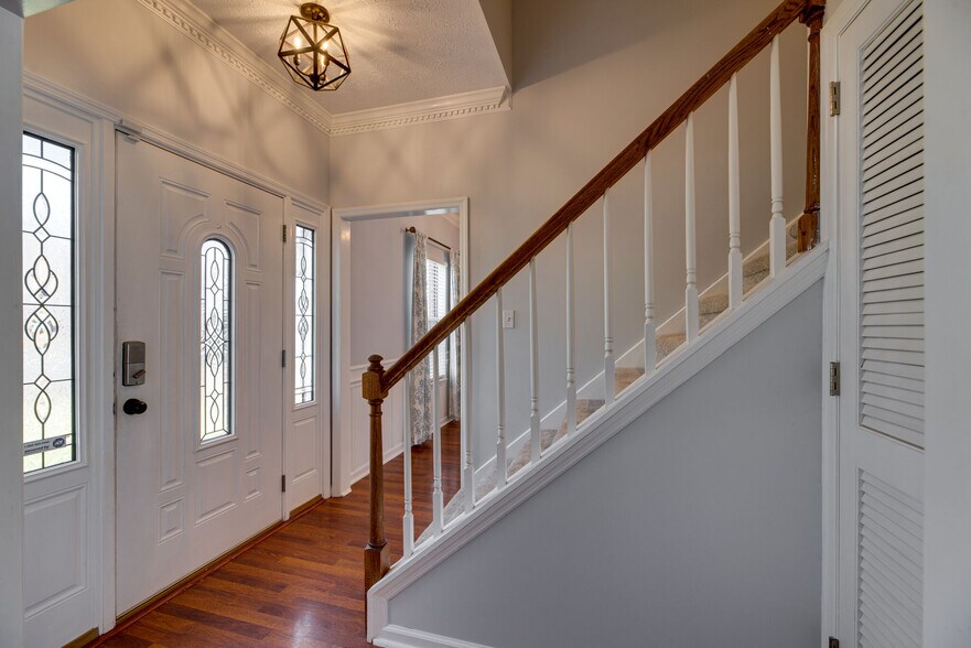 Building Photo - 1012 Meandering Way