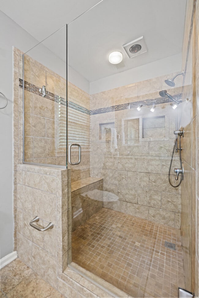 Building Photo - 2152 Sallee Dr
