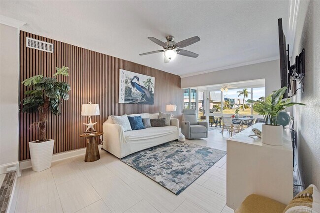 Building Photo - 1008 Apollo Beach Blvd